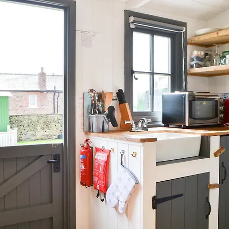 Hannahs Shepherds Hut - Uk43564 Vakantiehuis *